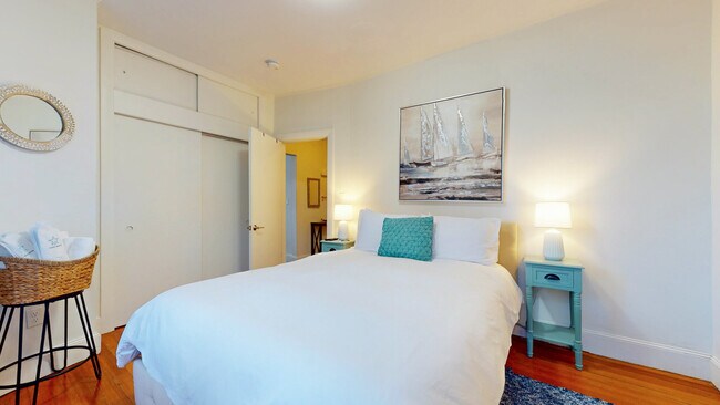 Building Photo - 1871 Beacon St