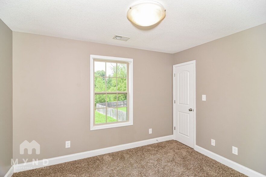 Building Photo - 619 Woodhaven Dr