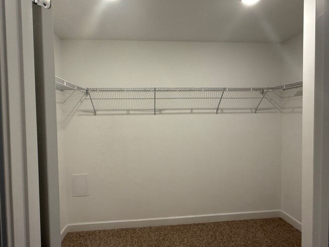 Building Photo - Spacious 3 Bedroom, 3.5bath in central Joh...