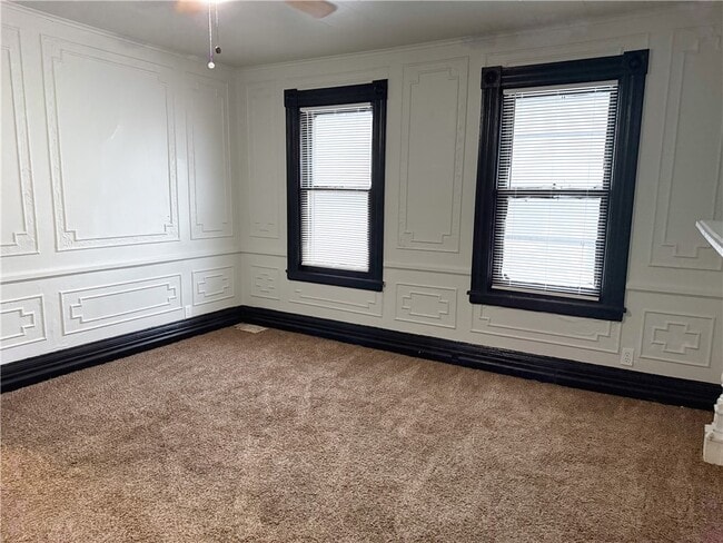 Building Photo - 6-7 Calihan Park