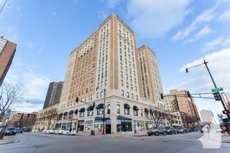 Building Photo - 4607 N Sheridan Rd