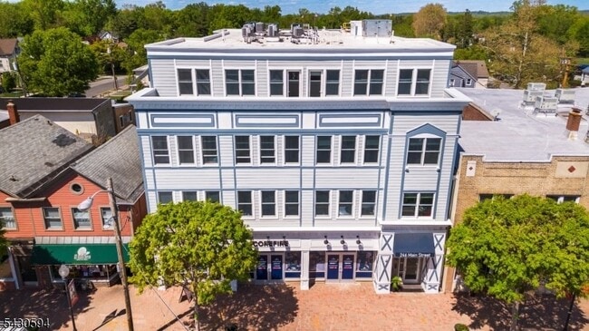 Building Photo - 246 Main St