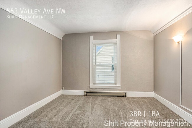 Building Photo - 553 Valley Ave NW