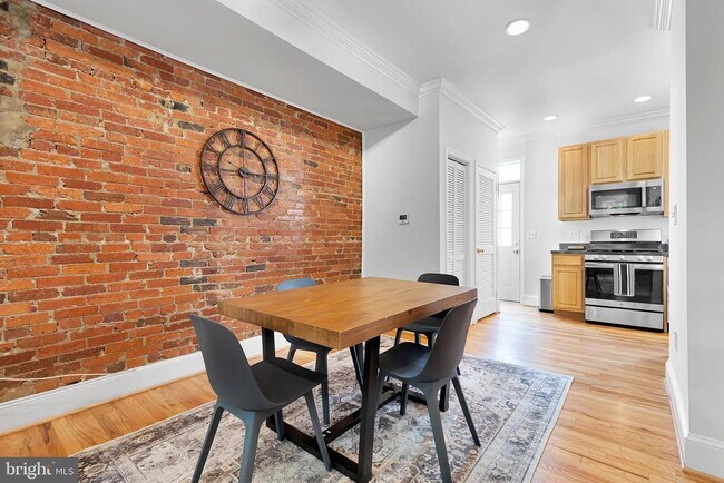 Building Photo - 1037 5th St NE