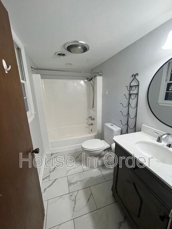 Building Photo - 1160 W Blue Ridge Rd