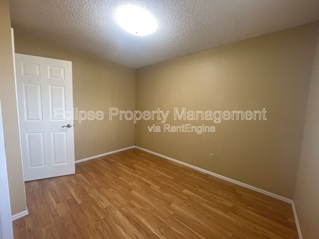 Building Photo - 626 Meadowood St