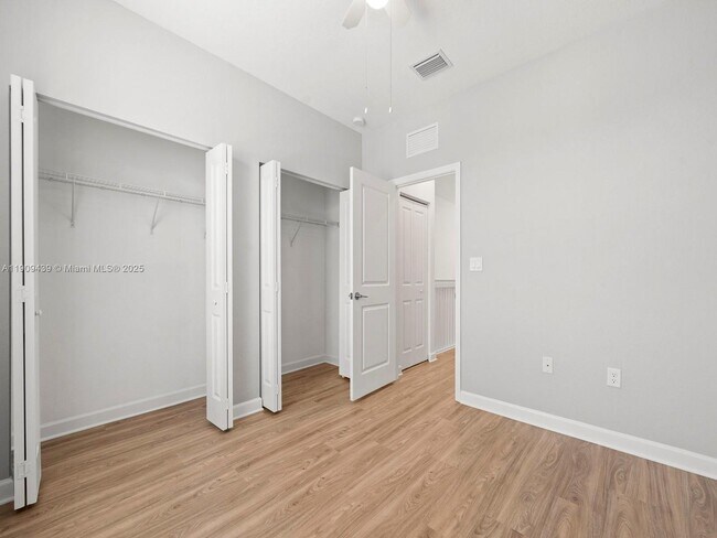 Building Photo - 2723 SE 17th St