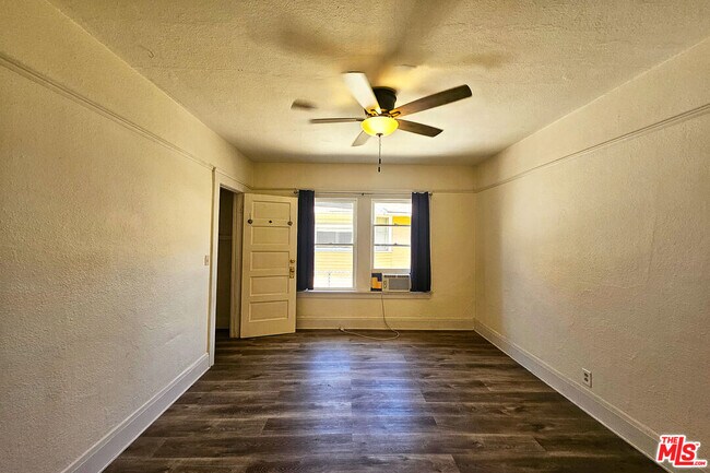 Building Photo - 648 Heliotrope Dr