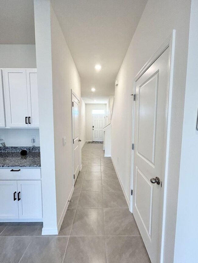 Building Photo - Brand New 3/2.5 Modern Townhome with a Lof...