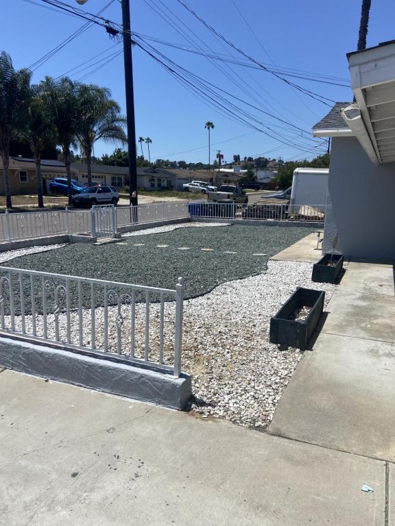 Building Photo - 917 Broadview St