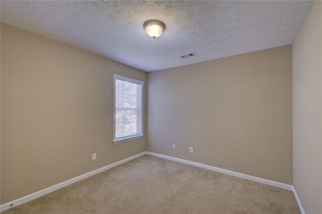 Building Photo - 2820 Northcliff Dr