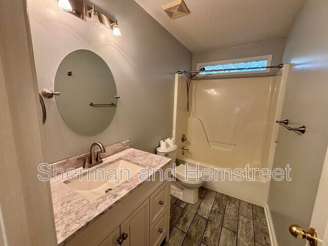 Building Photo - 666 Wellington Dr