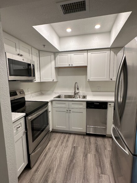 Building Photo - 17 E Ruth Ave