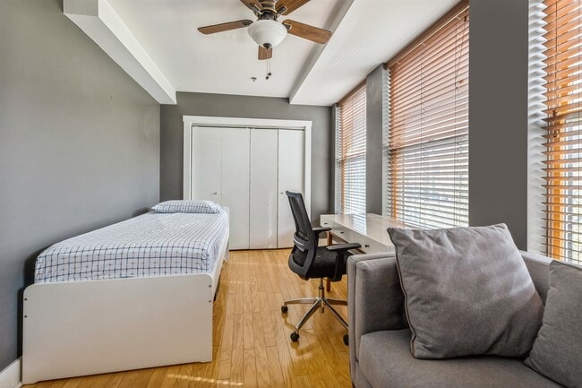 Building Photo - 1100 Clinton St