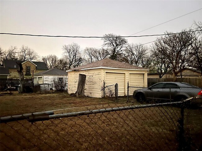 Building Photo - 2330 Seevers Ave
