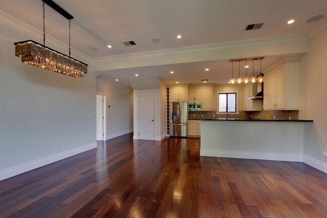 Building Photo - 2045 Hyde St