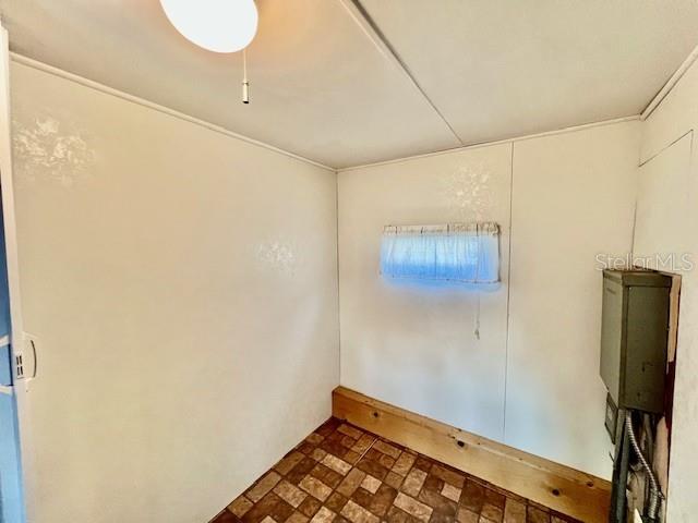 Building Photo - 825 Oakwood Dr