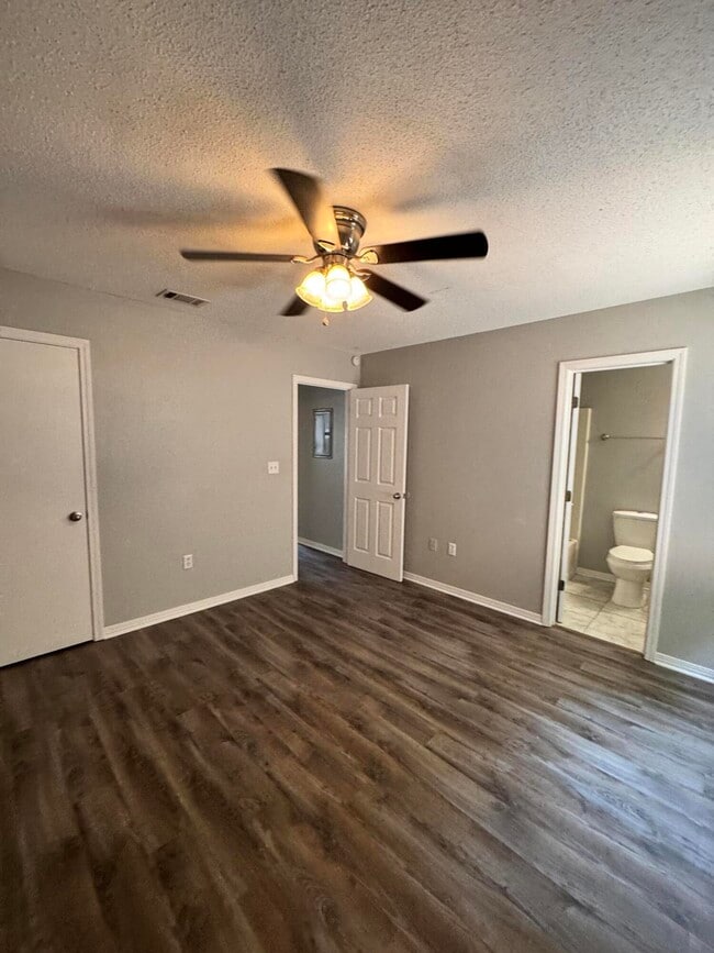 Building Photo - 129 Oak Terrace Dr