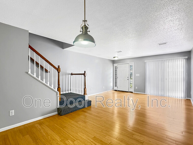 Building Photo - 805 Settlement Dr