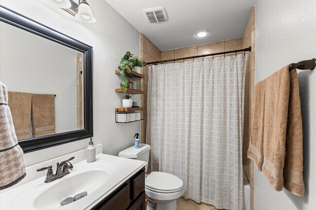 Building Photo - 115 Cobblestone Ct