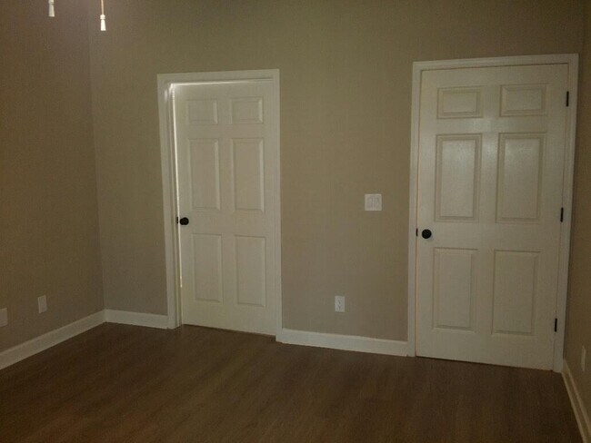 Building Photo - 700 Ironwood Dr