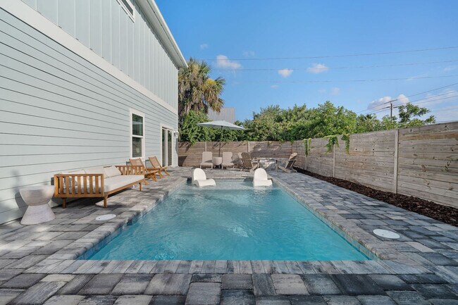 Building Photo - 6824 A1A S