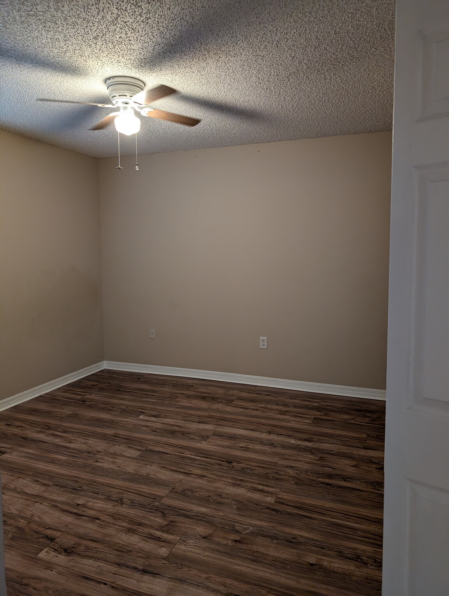 Building Photo - 221 Lake Brook Cir