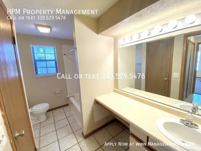 Building Photo - 1876 Ledgewood-A10