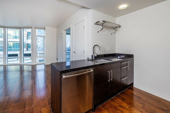 Building Photo - 829 Folsom St