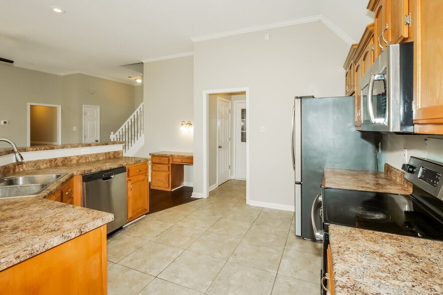 Building Photo - 145 Cameron Dr