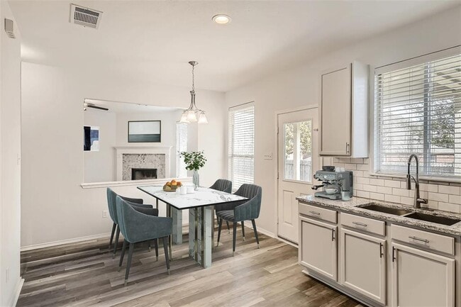 Building Photo - 1104 Canoe Cove