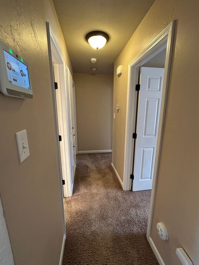 Building Photo - 3 bedroom NOW AVAILABLE in the MAC school ...