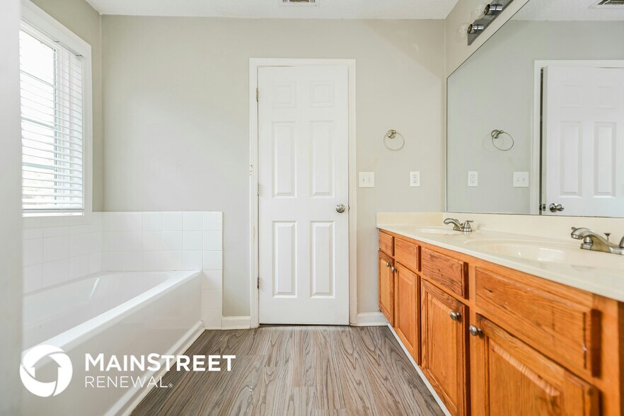 Building Photo - 1785 Emerald Dr