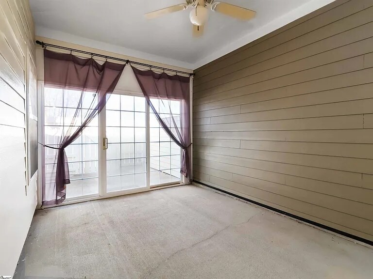 Enclosed Patio - 116 Ashgrove Ln