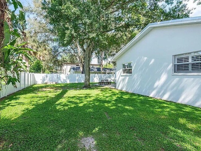 Building Photo - Beautiful Virginia Park Home | Huge Backyard + Pet Friendly