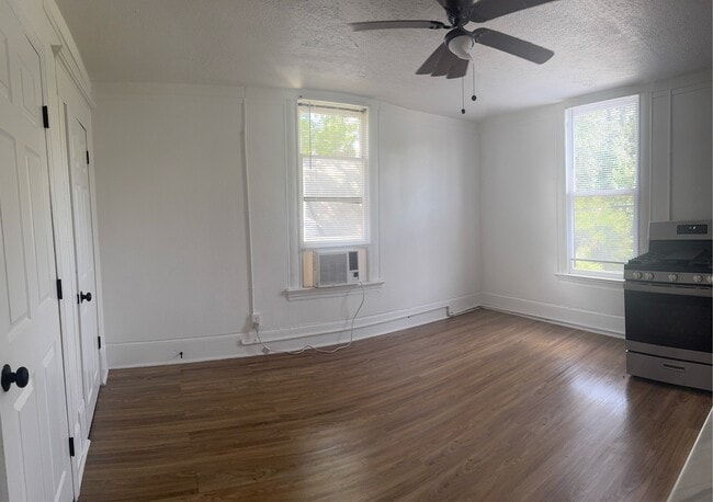 Building Photo - 135 E 17th St