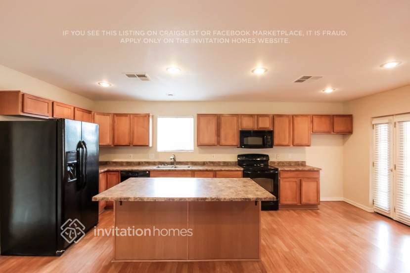 Building Photo - 2551 E Diamond Cir