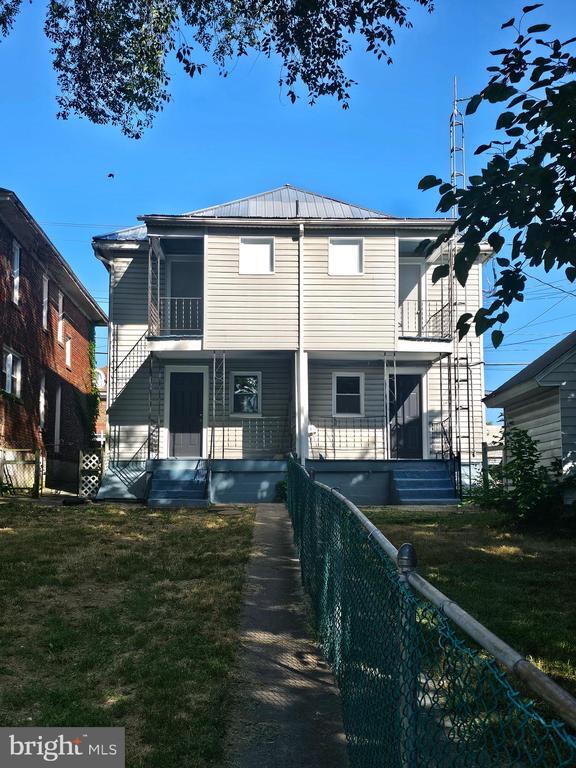 Building Photo - 917 N Queen St