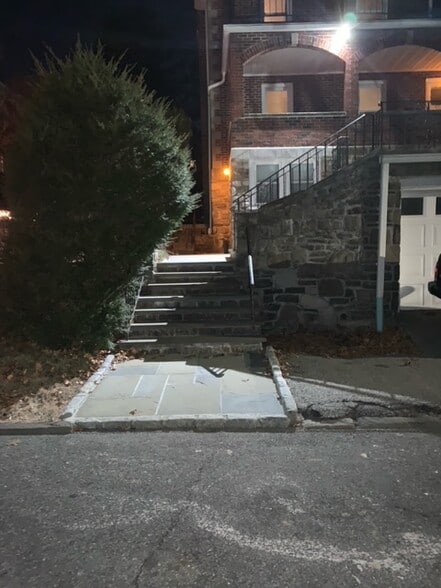 Building Photo - 212 Alpine Pl