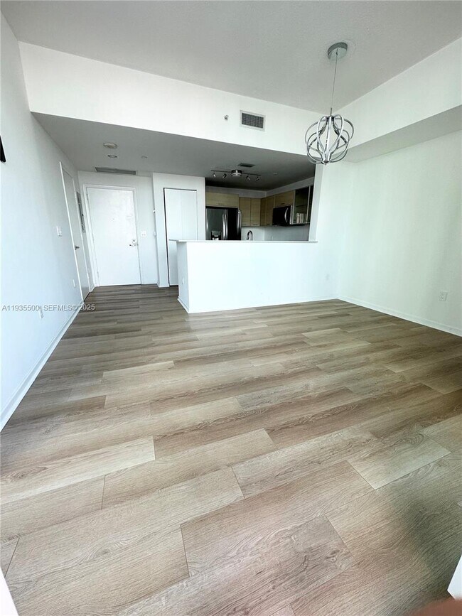 Building Photo - 350 NE 24th St