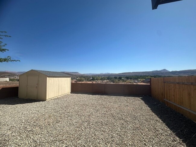 Building Photo - Great 3 bedroom, 2 bathroom home in Hurricane!!