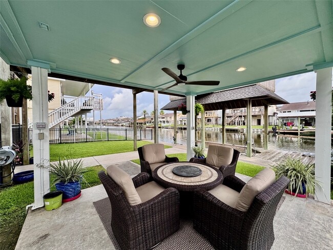 Building Photo - 1177 Sailfish St