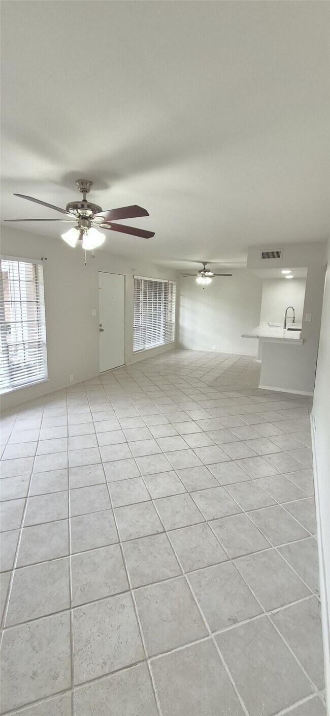 Building Photo - 5343 Richmond Ave