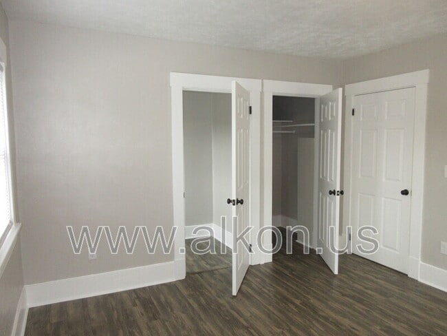 Building Photo - 302 W Virginia Ave