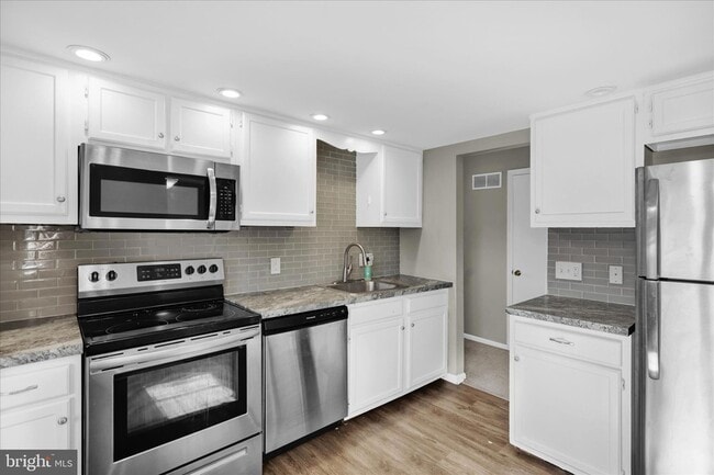 Building Photo - 46-6-46 Holly Dr