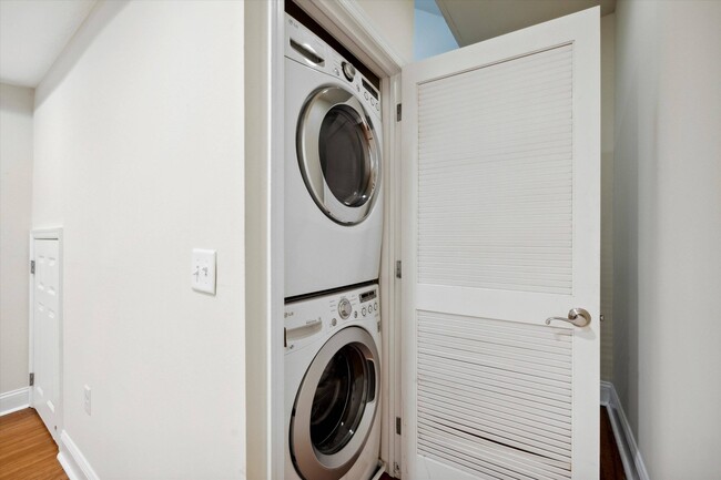 Building Photo - 2001 N Cleveland St