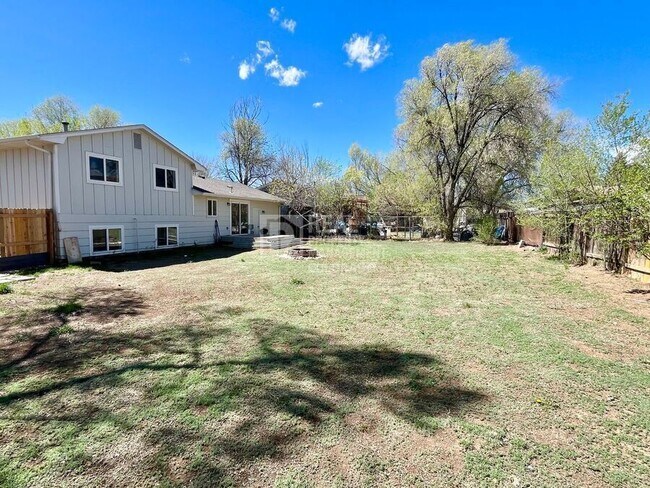 Building Photo - 7402 Treasure Trail Cir