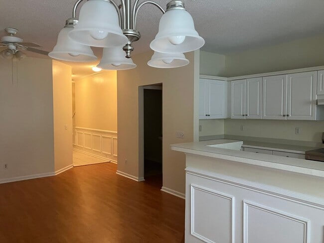 Building Photo - 3BR / 2.5BA @ Westbury Park