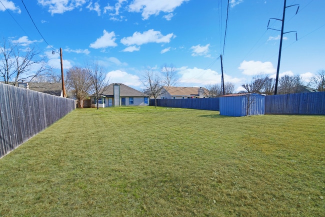 Building Photo - 1502 Cedar Ln