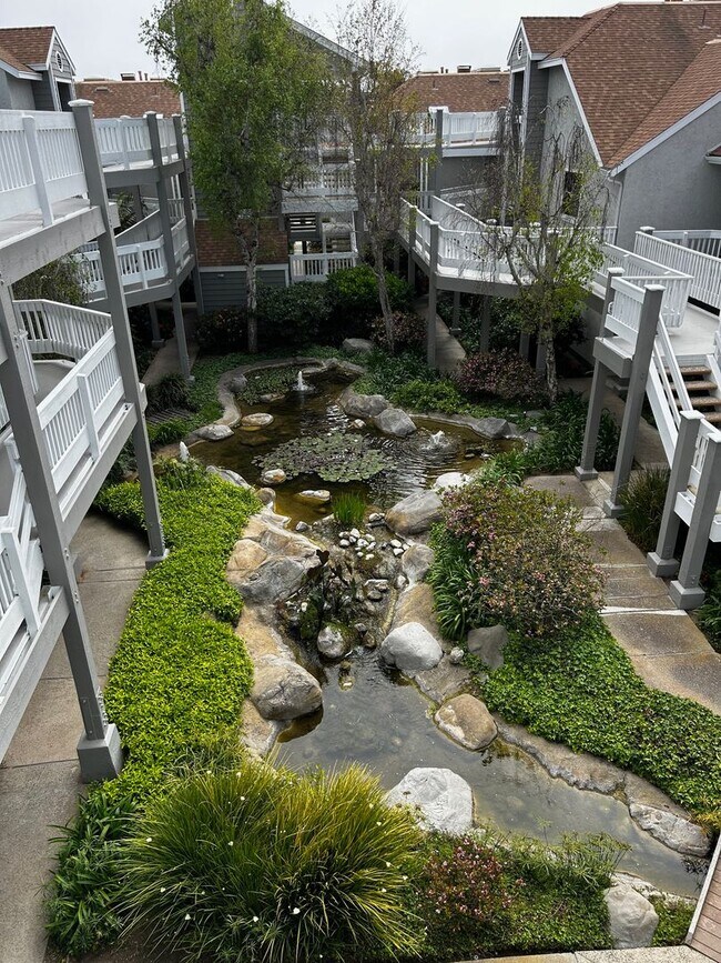 Building Photo - Welcome to Coastal Living at Its Finest!
